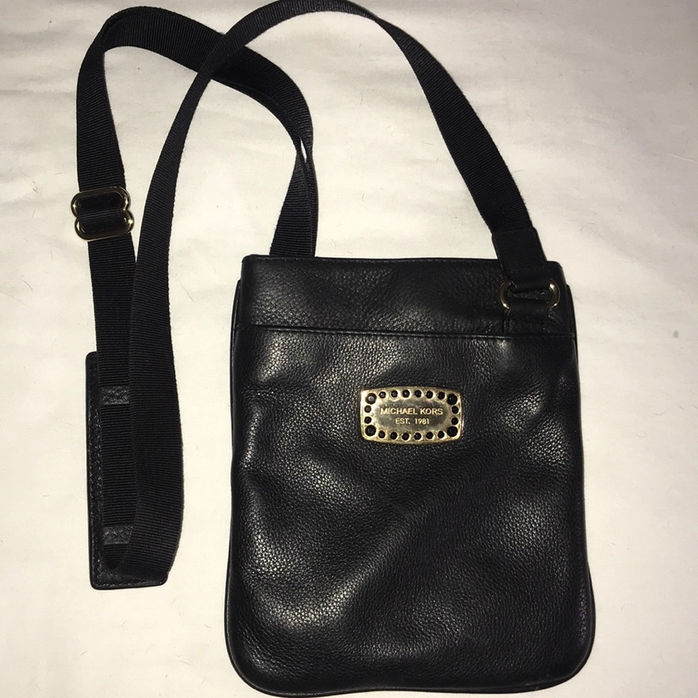 🔴 Authentic Michael Kors Body Bag